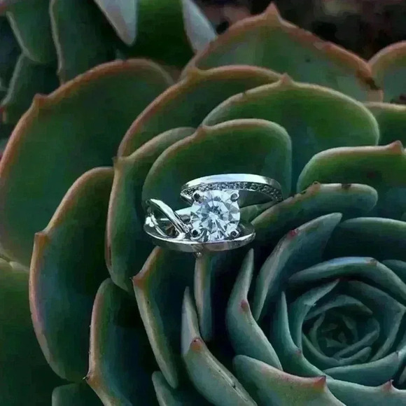 💕 Exclusive 925 Silver Plated Classy CZ Wedding Ring, GPMB1488 - Picture 5 of 7